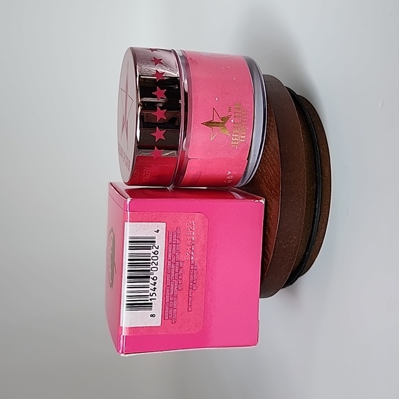 Jeffree Star Velour Lip Scrub - Strawberry Gum (Original Packaging) 🍓 - Picture 4 of 7